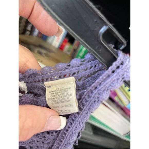 Gimmicks by BKE ladies top by Buckle, large, blue with crocheted blue trim - Picture 11 of 12